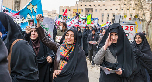 Proteste in Iran: L'Arresto di una Studentessa Diventa Simbolo della Lotta per i Diritti delle Donne